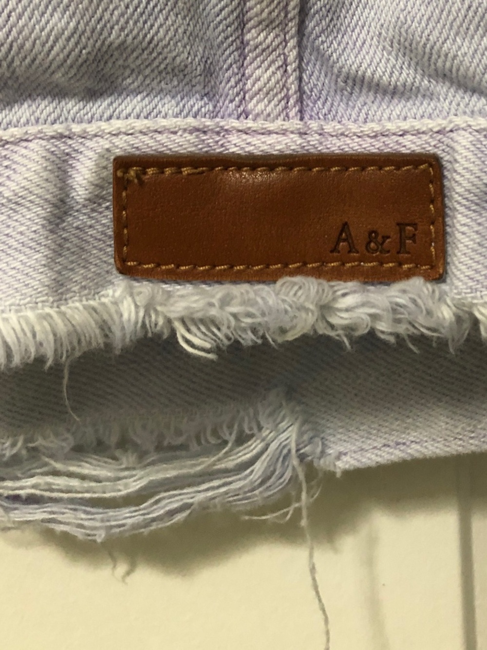 Abercrombie & Fitch Women's Distressed Lavender Denim JacketSize S - Picture 4 of 4